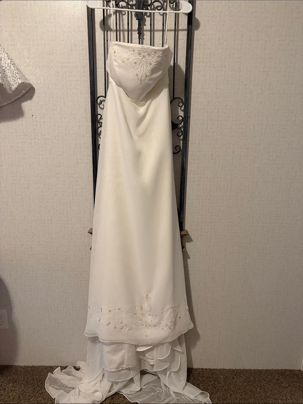 Elegant Strapless Ivory Wedding Dress with Gold Embroidery